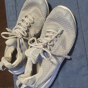 Mens used nike sneakers. Size 7.5